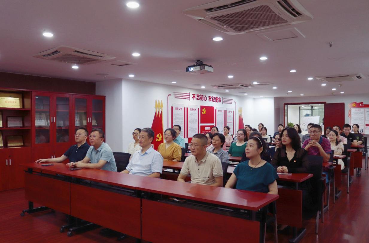 中鼎组织收看抗战胜利80周年纪念大会|致敬峥嵘岁月，汲取奋进力量